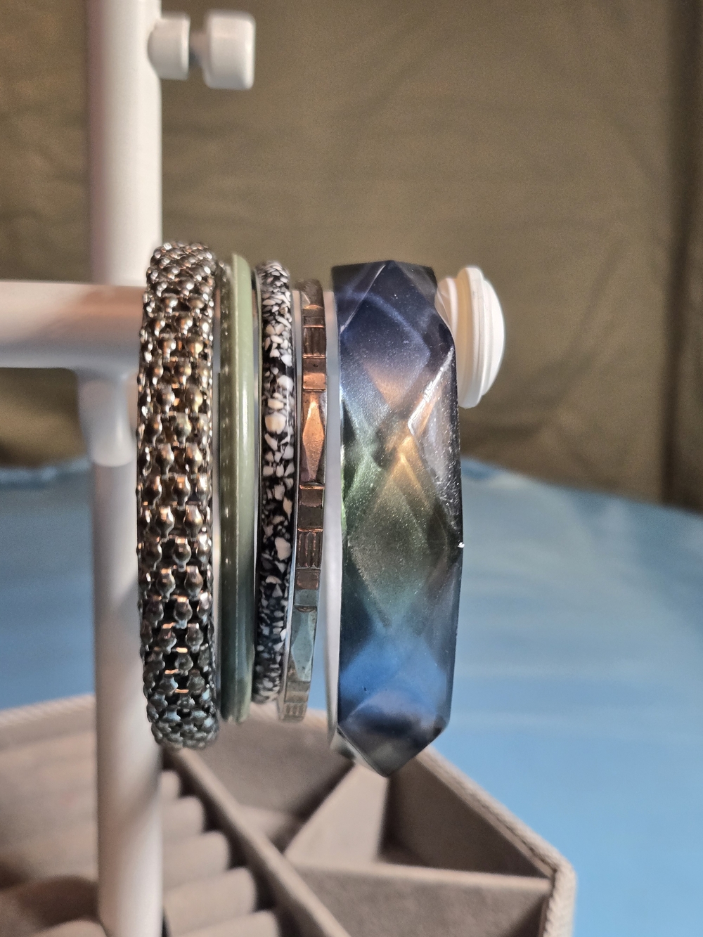 Women’s Multicolor Faceted Resin & Metal Bangle Bracelet Set